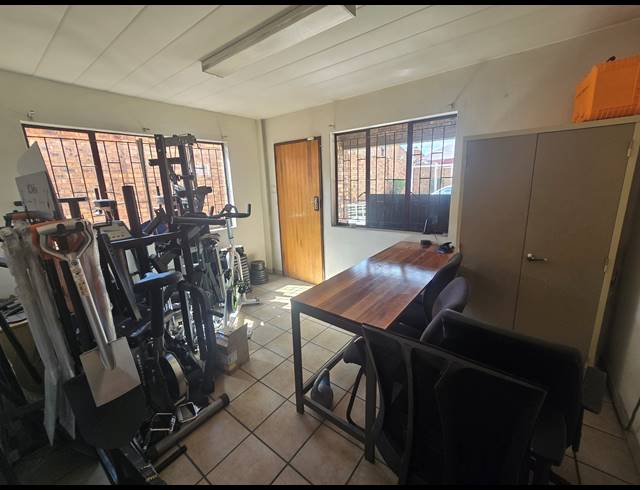 550M² WAREHOUSE TO LET IN ANDERBOLT